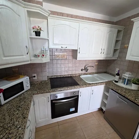 Jacaranda Close To The Beach, Sea-view, Pool, Wifi, Sat-tv Lejlighed