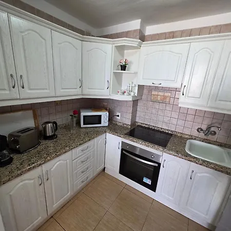 公寓 Jacaranda Close To The Beach, Sea-view, Pool, Wifi, Sat-tv *