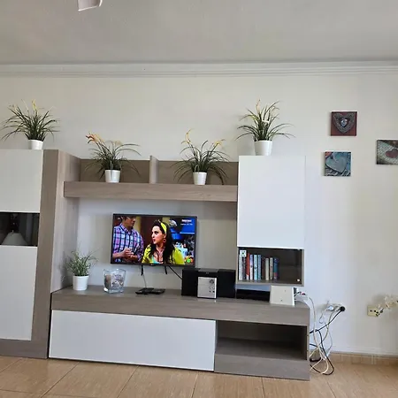 Jacaranda Close To The Beach, Sea-view, Pool, Wifi, Sat-tv *