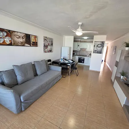 公寓 Jacaranda Close To The Beach, Sea-view, Pool, Wifi, Sat-tv 阿罗纳