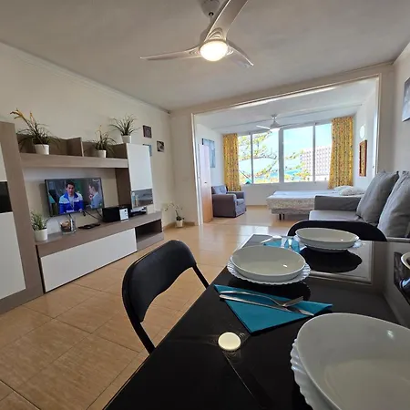 公寓 Jacaranda Close To The Beach, Sea-view, Pool, Wifi, Sat-tv 阿罗纳