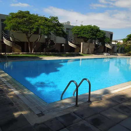 公寓 Jacaranda Close To The Beach, Sea-view, Pool, Wifi, Sat-tv *