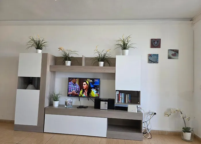 Jacaranda Close To The Beach, Sea-view, Pool, Wifi, Sat-tv *