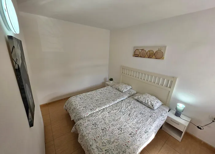 Apartment Jacaranda Close To The Beach, Sea-view, Pool, Wifi, Sat-tv