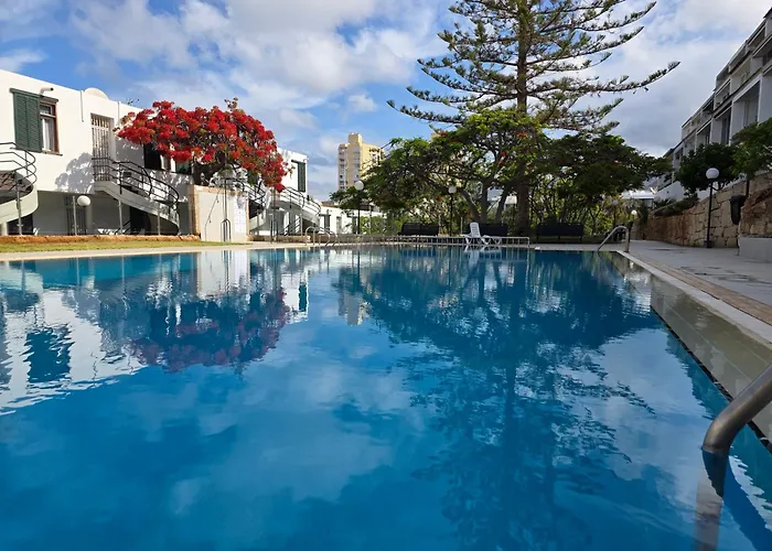 Jacaranda Close To The Beach, Sea-view, Pool, Wifi, Sat-tv Daire