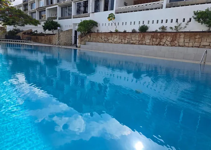 Apartment Jacaranda Close To The Beach, Sea-view, Pool, Wifi, Sat-tv