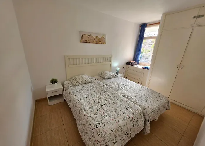 Jacaranda Close To The Beach, Sea-view, Pool, Wifi, Sat-tv Daire